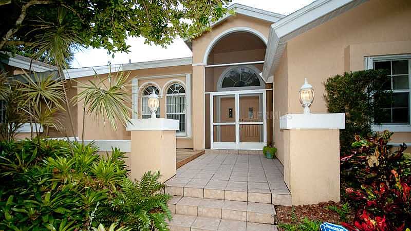 1st image of 1621 Oak Cir S