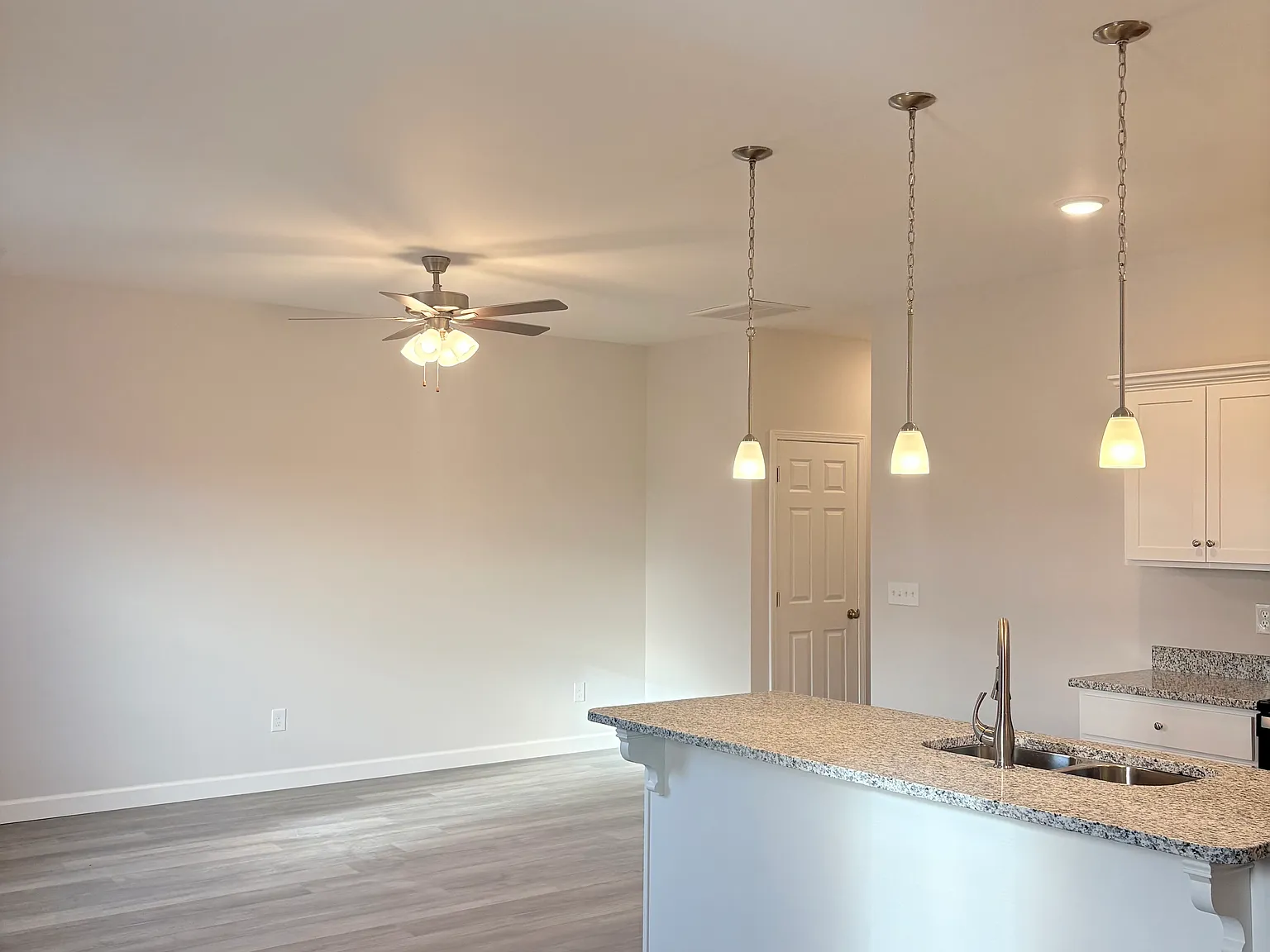 3 bed, 2.5 bath, $1,695 — Photo 3
