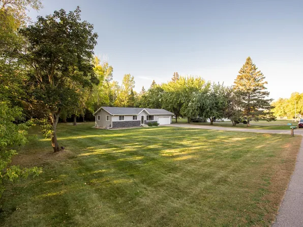 1706 Oak Knoll Dr NE, Alexandria, MN 56308