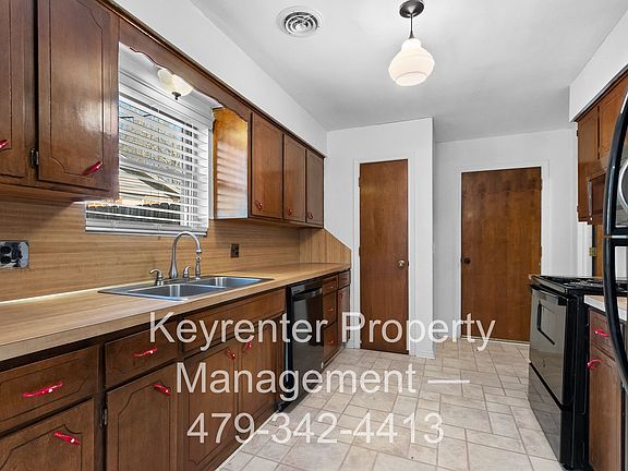 3rd image of 4100 Miller Dr