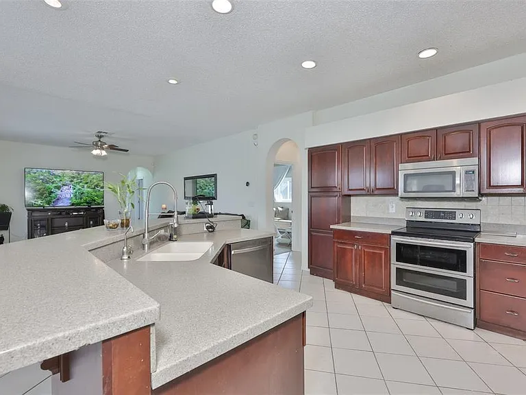 13016 Prestwick Dr — Photo 9