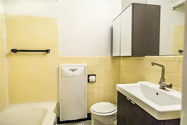 Rented by Century 21 Metropolitan | media 25