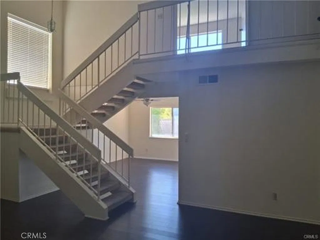 4 bed, 2241 sqft, $4,395 — Photo 4