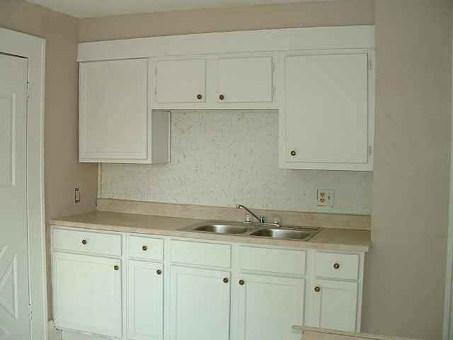 2nd image of 2812 N New Jersey St