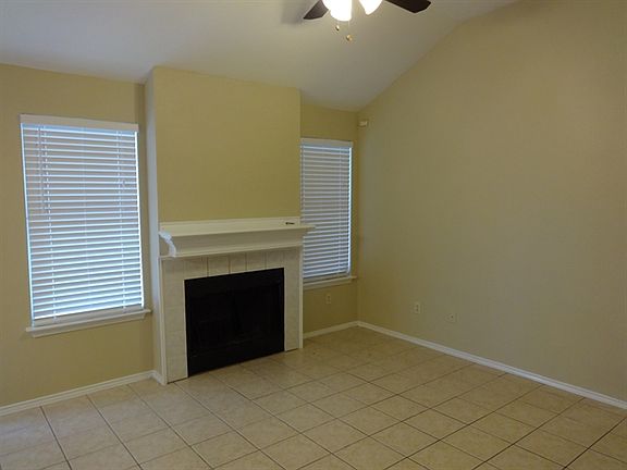 3rd image of 2207 Wisteria Way