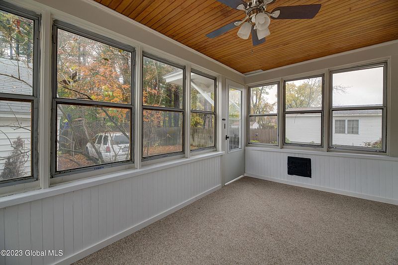 3rd image of 15 Dunning Avenue