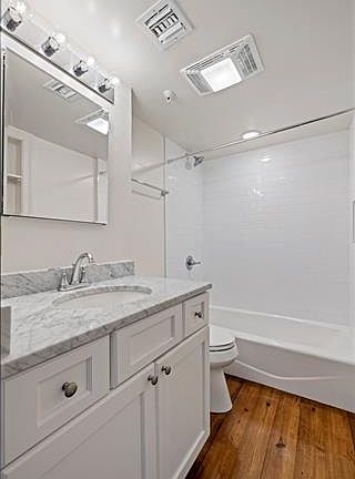5th image of 438 Dauphine St #3A