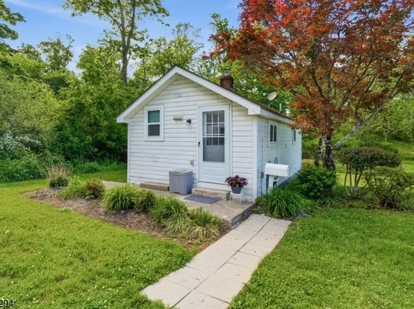 14 Brookhill Rd, Pittstown, NJ 08867