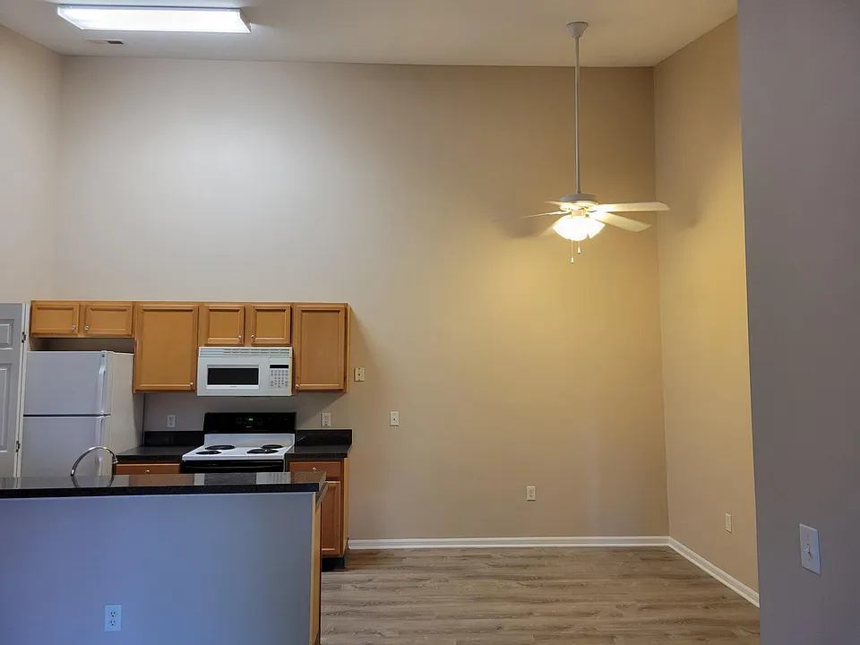 50 Hunt Club Dr #307