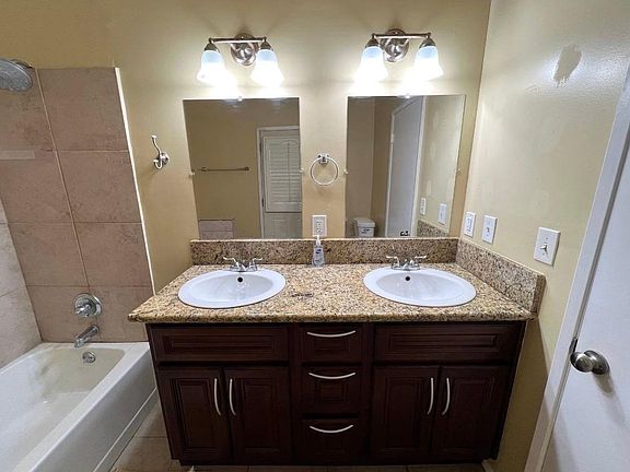 5th image of 15812 Gramercy Pl #C