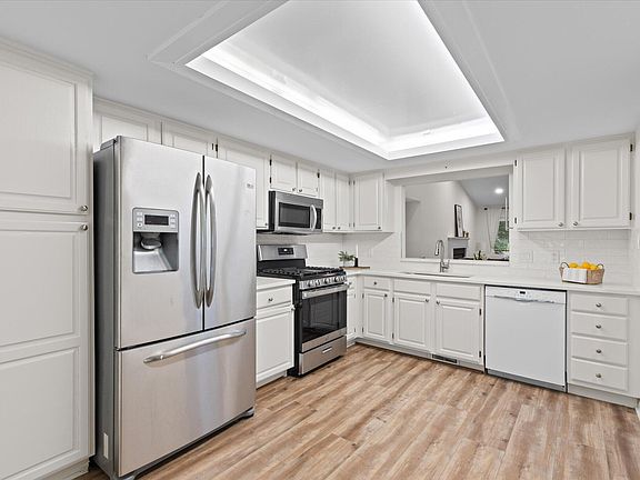 4th image of 212 Chimney Rise Dr