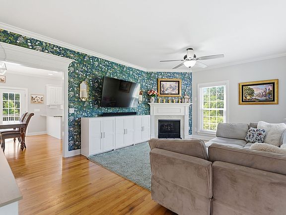 5th image of 13535 Versailles Rd
