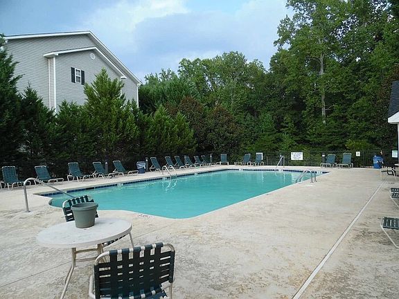 2nd image of 221 McKenna Cir