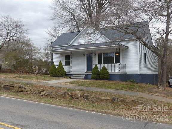 4th image of 209 N Lincoln St