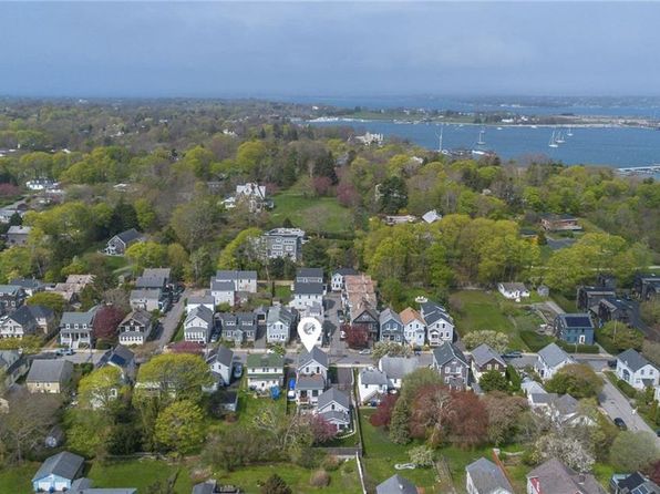 70 Roseneath Ave, Newport, RI 02840