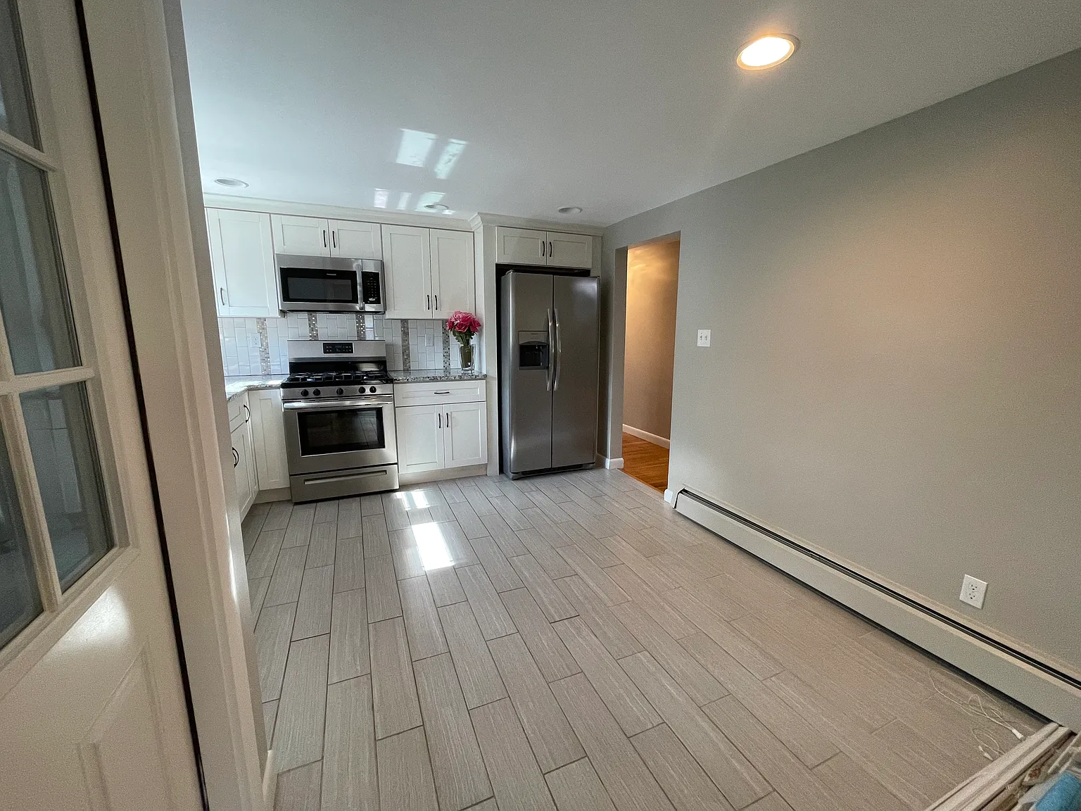 3 bed, 9999 sqft, $3,500 — Photo 2