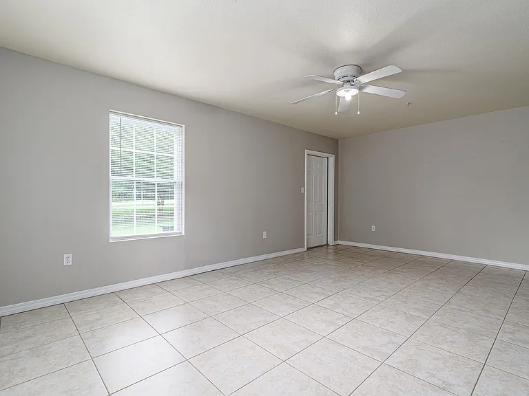 100 Corwin Dr — Photo 11
