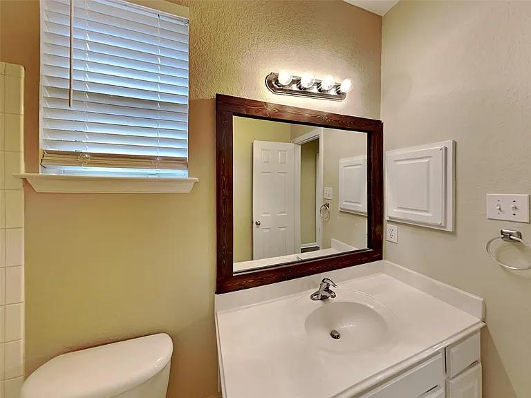 10923 Tattershall Ln — Photo 15