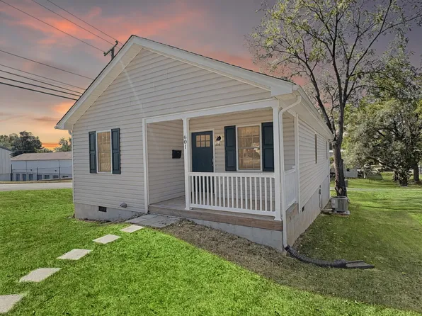 601 N Bayard Ave, Waynesboro, VA 22980