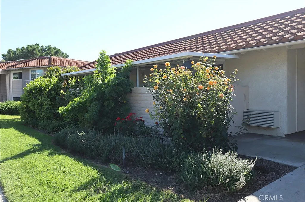 2 bed, 1079 sqft, $3,100 — Photo 1