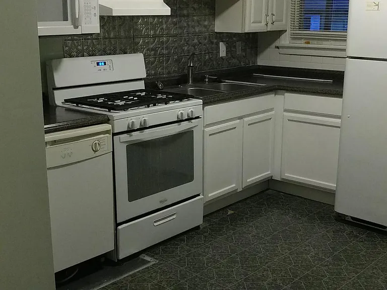 1911 Peter Paul Blvd — Photo 4