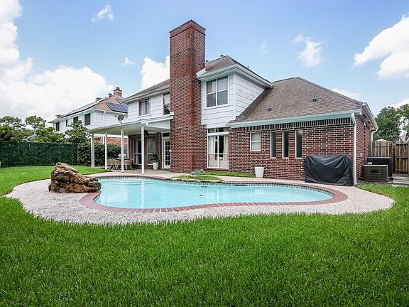 2nd image of 118 Mill Trail Dr