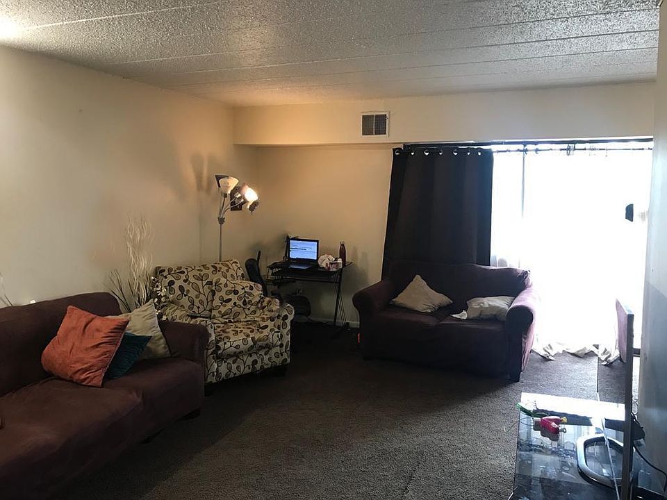 2nd image of 301 C McKnight Cir #C