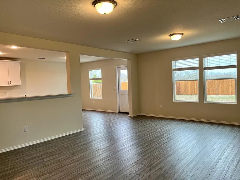 366 Lake Erie Dr — Photo 14