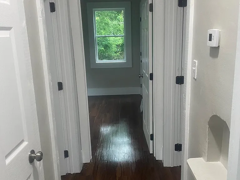 804 Columbia St — Photo 3