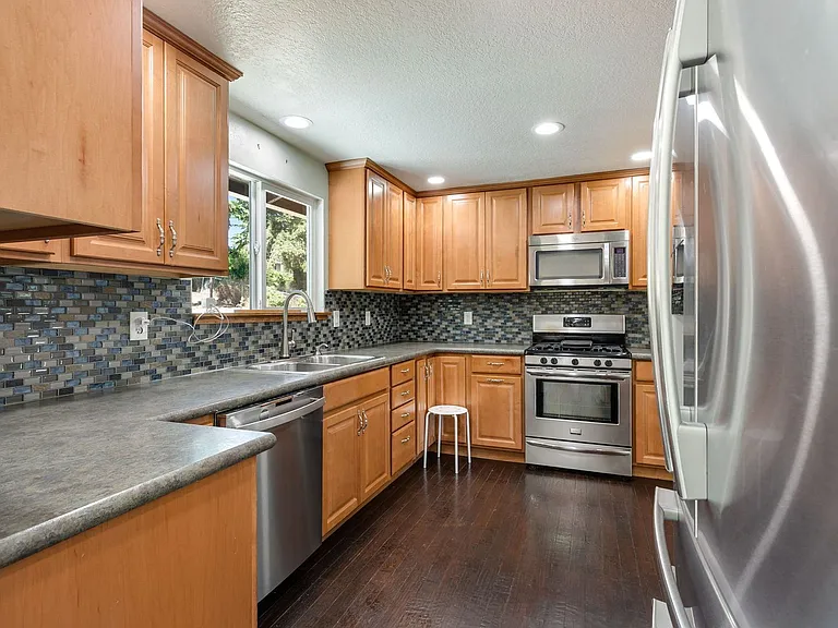 8620 Shadow Wood Dr — Photo 5