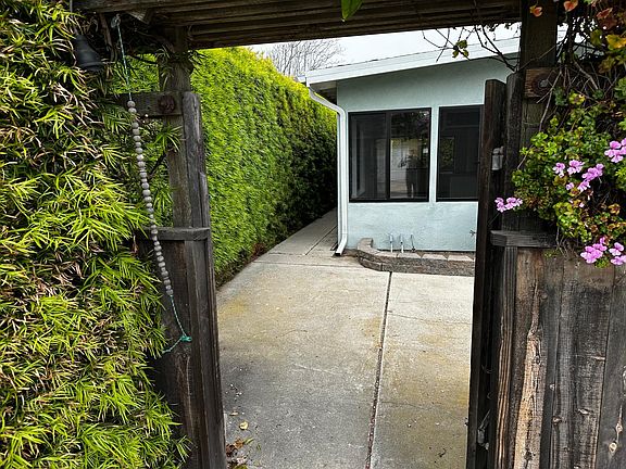 4th image of 1317 Camden Ln