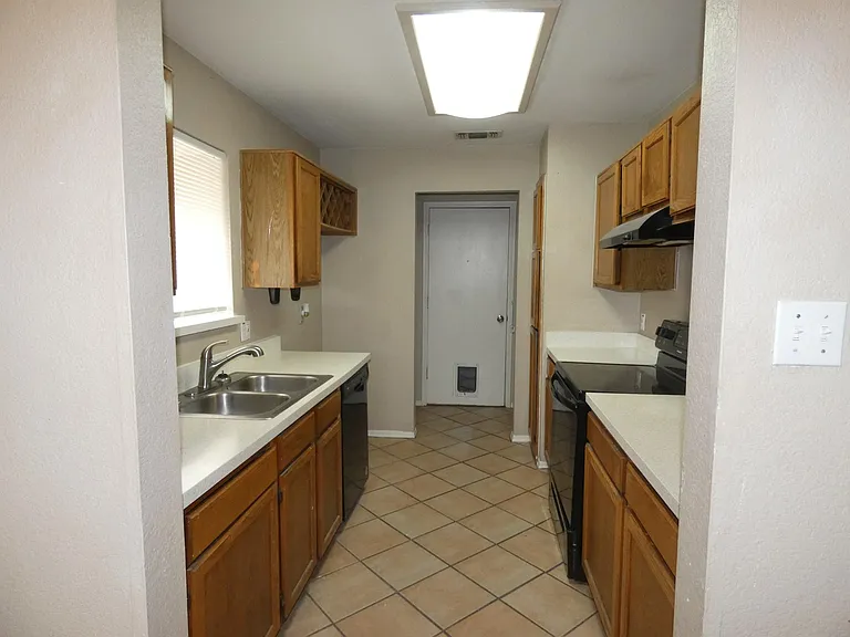 Meadowbrook Dr — Photo 12