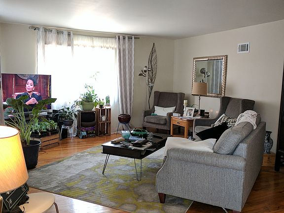 Another possible layout of living room