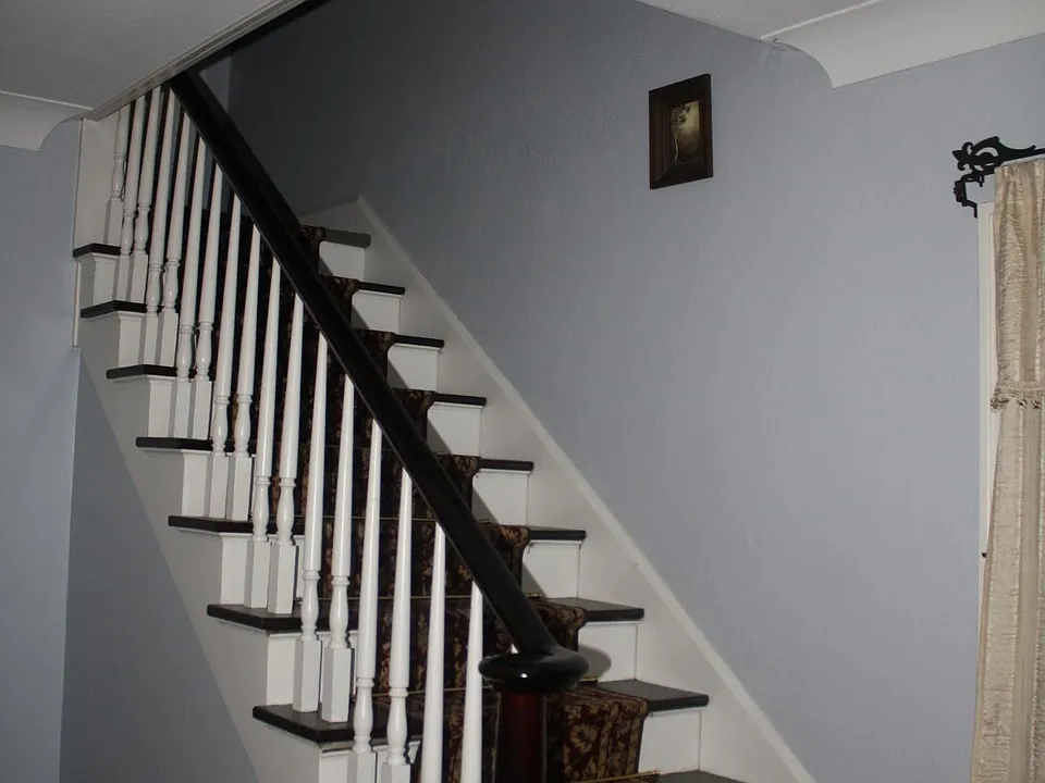 Lower Apartment Entry