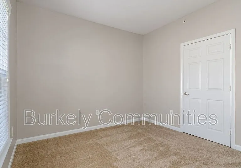 104 Thornton Ct #E — Photo 8