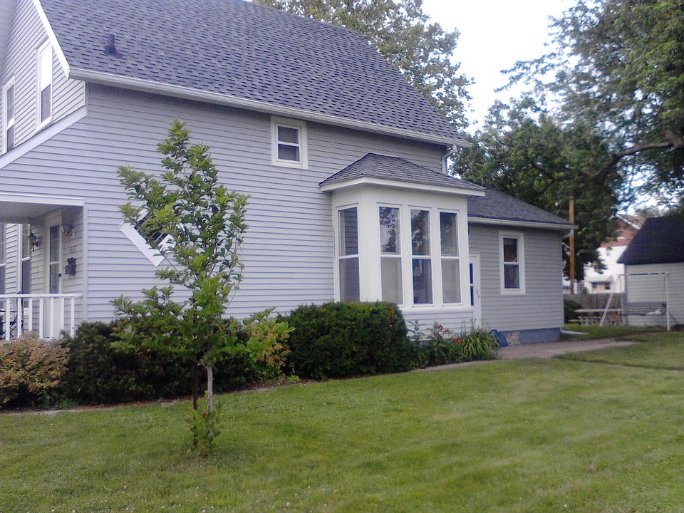 Newer roof house-garage