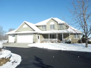 2006 Indian Point Rd, Oshkosh, WI 54901