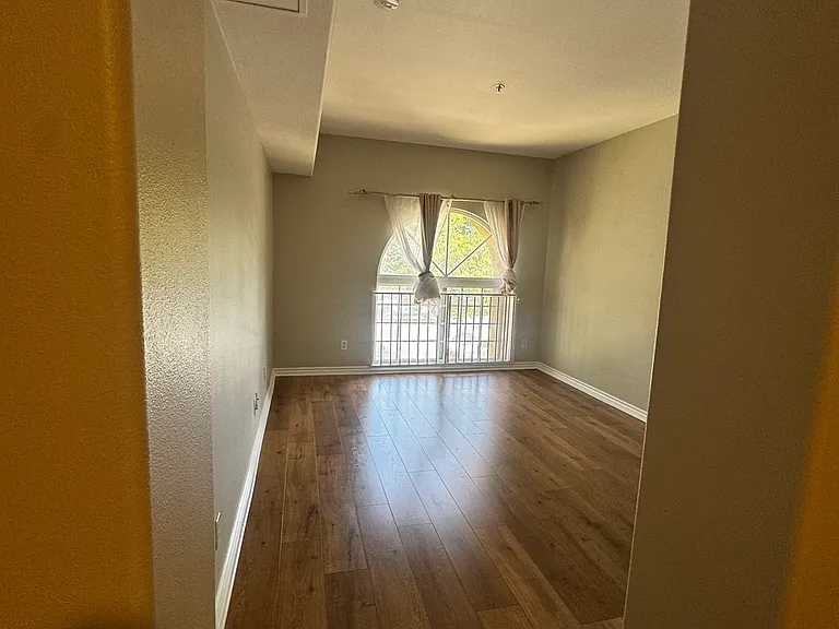 10715 Camarillo St #101 — Photo 20