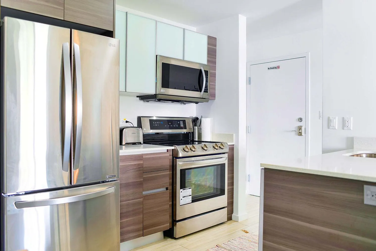 1 bed, 1.0 bath, 635 sqft, $2,562 — Photo 4