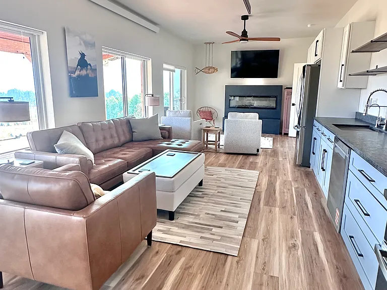 Riverview Cir — Photo 2