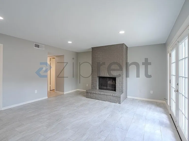 10349 Longmont Dr — Photo 10