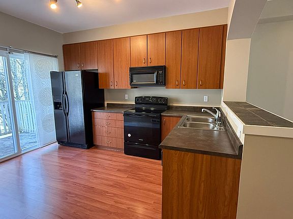3rd image of 22635 NE Alder Crest Ln