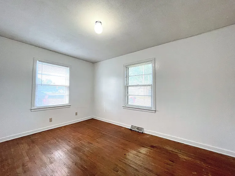 1434 N Belmont Ave — Photo 7