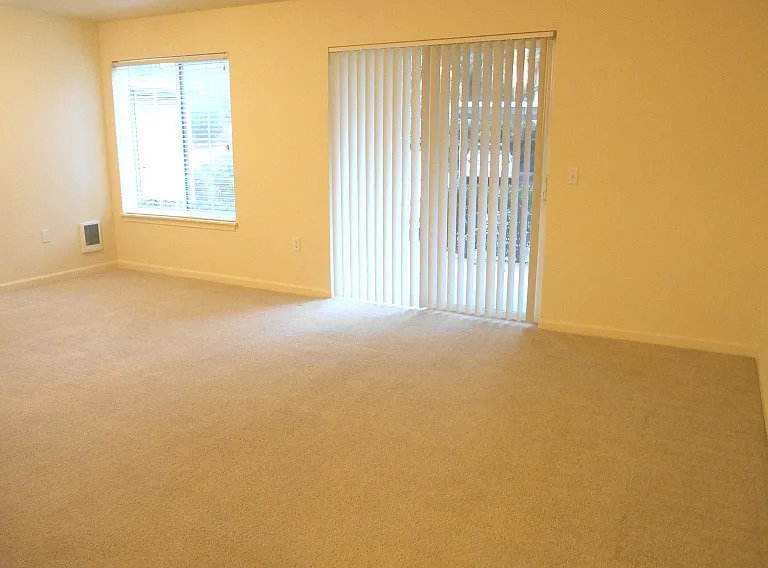 Oak Tree Apartments — Photo 35
