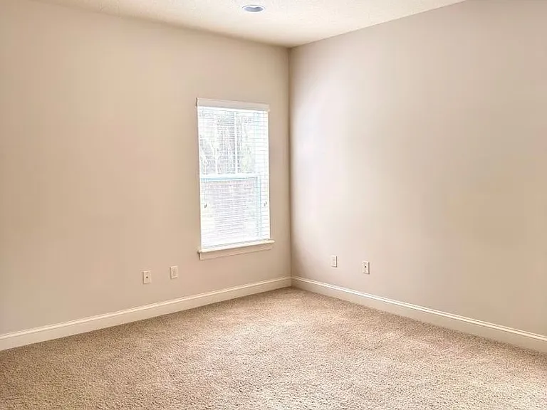 708 Osborne St — Photo 13
