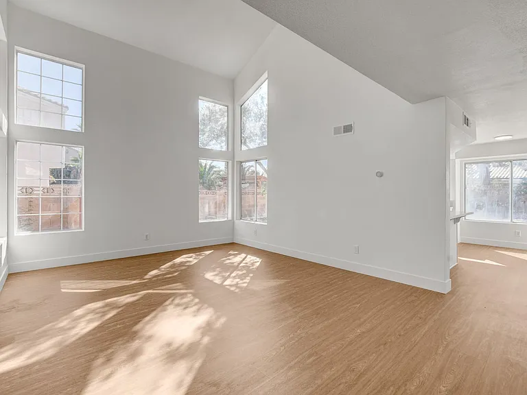 8005 Vision St — Photo 6