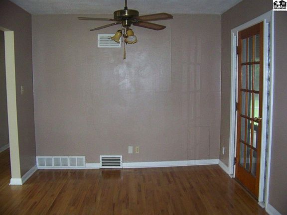 4th image of 49 E 27th Ave