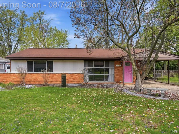 2674 Littletell Ave, West Bloomfield, MI 48324