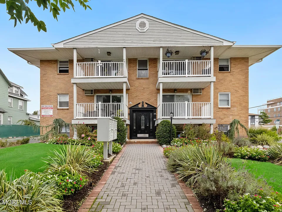 301 6th Ave #101