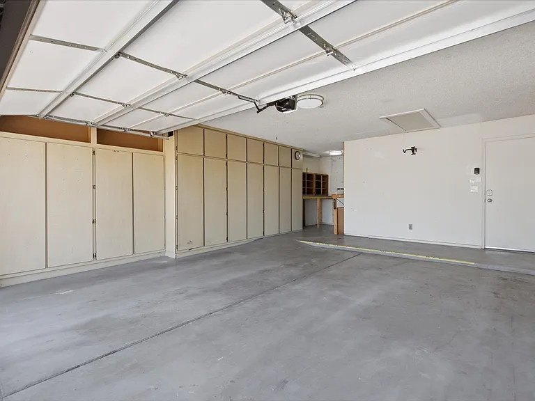 835 S 75th St — Photo 23